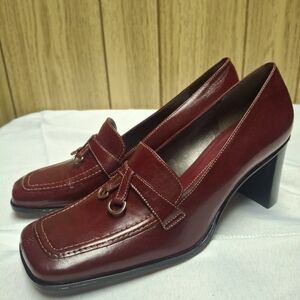 New Gianni Bini dress shoes size 7.5 red leather Block High Heel Made In Brazil